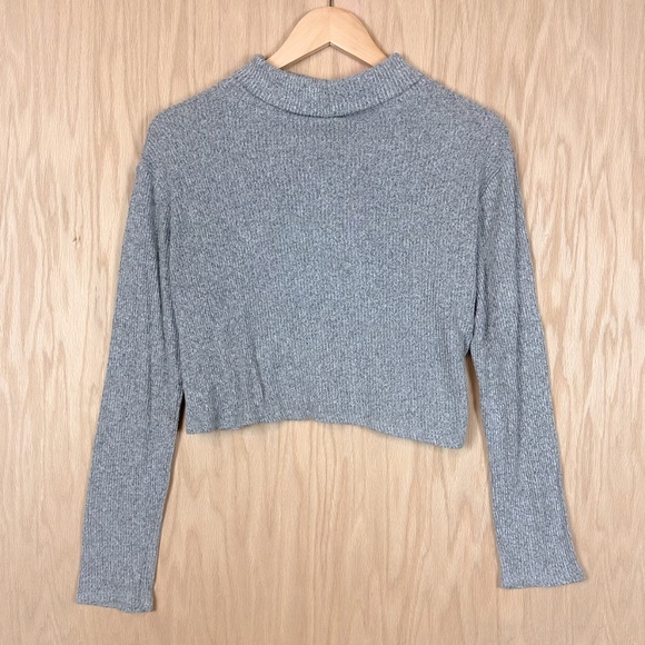 Olivia Rae Gray Ribbed Knit Turtleneck Cropped Sweater - Picture 5 of 7